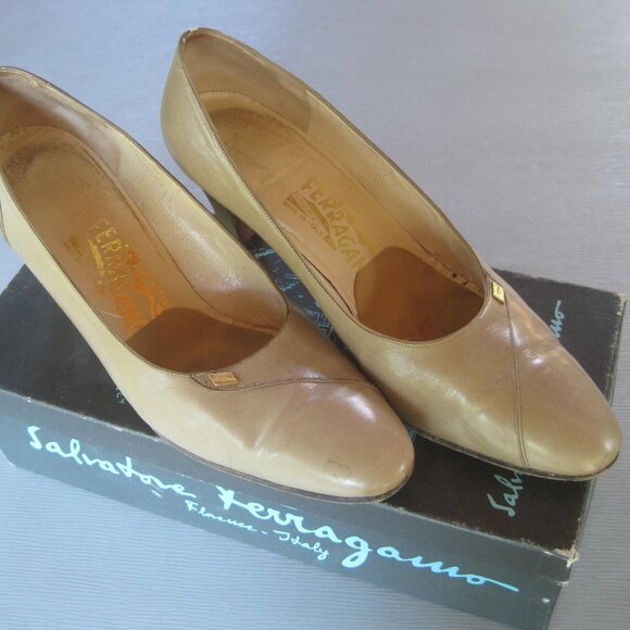Salvatore Ferragamo Boutique Shoes 9 B Gently Worn with Box - Picture 2 of 4